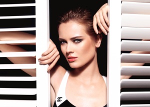 Chanel представляет коллекцию декоративной косметики для лета 2012
