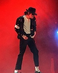 Майкл Джексон и белые носки, шляпа и узкие брюки