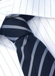 как сочетать полосатую рубашку с полосатым галстуком