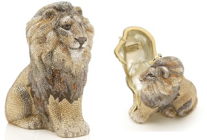 Сумочка-косметичка Astor Crystal Lion от Judith Lieber