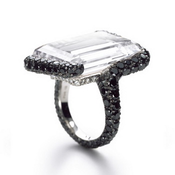 Кольцо с огромным бриллиантом от De Grisogono