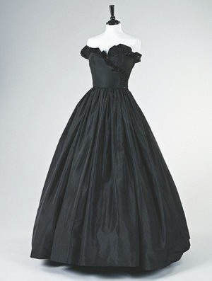 Черное платье принцессы Дианы выставлено на продажу