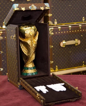 Louis Vuitton представил чемодан для Кубка Мира по футболу