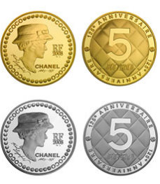 Карл Лагерфельд выпустил коллекционные монеты в честь Шанель