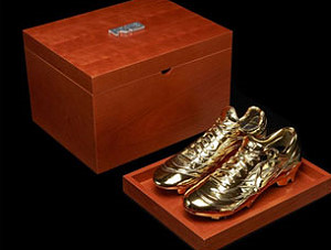 Золотые бутсы Nike для Рональдо 