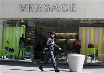 Компания Versace получит компенсацию в $20 млн.