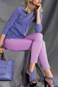 джинсы лилового цвета