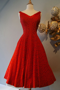 праздничное красное платье