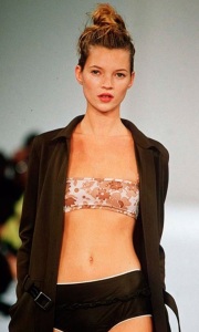 маленькая грудь мода Kate Moss