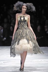 авангардные свадебные платья Alexander McQueen