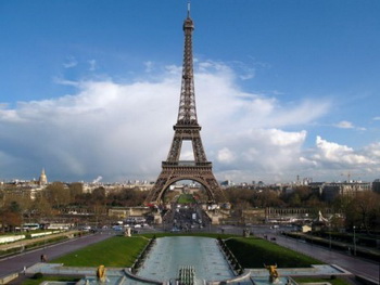 Эйфелева башня возглавила список самых популярных туристических объектов