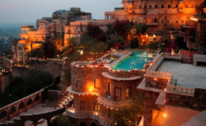 Индийский курорт Neemrana Fort Palace