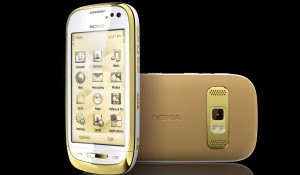 Компания Nokia представила позолоченный телефон