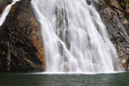 туристические достопримечательности Гоа Dudhsagar Waterfall