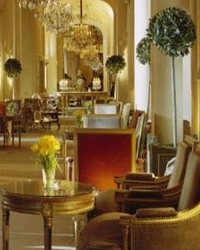 Plaza Athenee отель Парижа