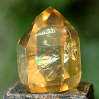 Золотой топаз – камень духовности и благоденствия 