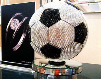 Shimansky выпустил инкрустированный бриллиантами мяч в честь ЧМ-2010