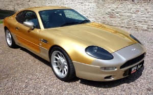 Aston Martin DB7 украсили золотом и платиной