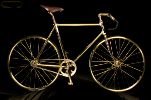 Компания Aurumania представила золотой велосипед с кристаллами Swarovski