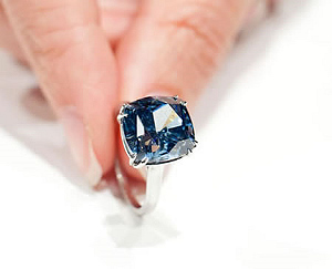 Уникальный голубой бриллиант назвали «Звездой Жозефины»