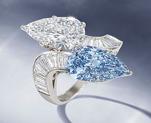 Редкое кольцо с голубым бриллиантом будет продано с аукциона