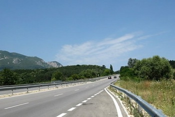 Кристаллы Swarovski сделают болгарскую дорогу более безопасной 