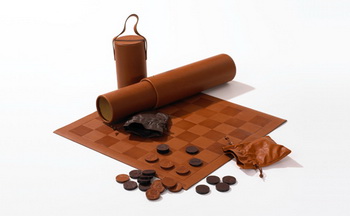 Zontik Games: кожаные шашки и шахматы для роскошного досуга