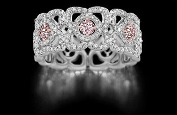 Розовые бриллианты от DeBeers: роскошная коллекция Lotus