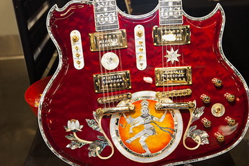 Гитара с двумя грифами Lotus от Minarik