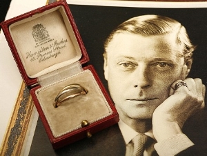 Уникальное кольцо, подаренное герцогом Виндзорским Уоллис Симпсон, будет продано с аукциона  