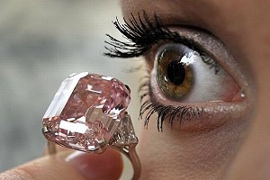 24,78-каратный розовый бриллиант уйдет с молотка