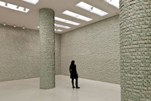 Сто тысяч однодолларовых купюр в новой инсталляции Ханса-Питера Фельдманна 
