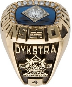 Бейсболист Ленни Дикстра выставит на аукцион чемпионское кольцо