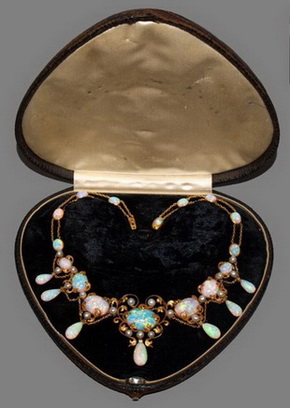 Редчайшее опаловое ожерелье выставлено на аукцион