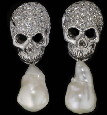 Сережки Skull and Pearl Earrings от Delfina Delettrez