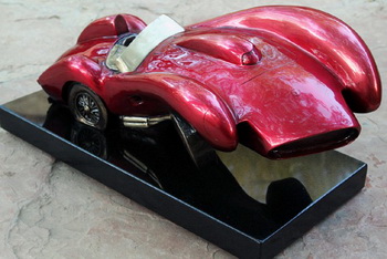 Дэйв Венелл представил бронзовые фигурки известных автомобилей