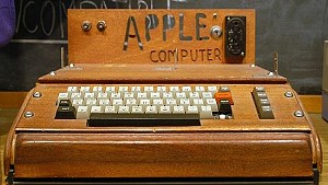 Фанат Apple купил первый компьютер Apple I за $213,000