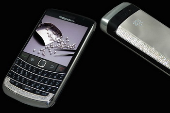 Blackberry Bold2 - самый роскошный бизнес-гаджет в оформлении Стюарта Хьюза