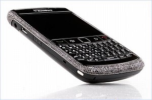 Британский ювелир Александр Амосу выпустил Blackberry с черными бриллиантами