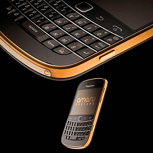 Amosu Couture предлагает персонализировать BlackBerry 9900
