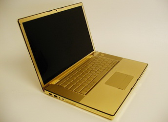 золотой ноутбук MacBook Apple