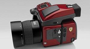 Hasselblad и Ferrari представили эксклюзивную фотокамеру