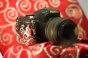 Зеркальный фотоаппарат Pentax K-m с кристаллами Swarovski