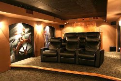 Домашний кинотеатр в пиратском стиле