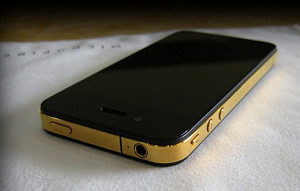 Золотой iPhone 4 с бриллиантами: сделано во Вьетнаме